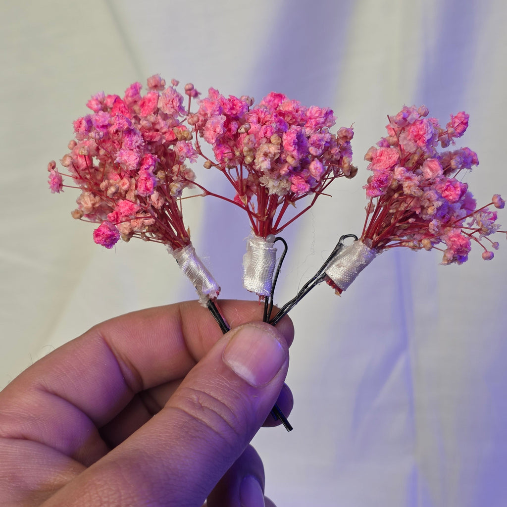 elicate pink dried baby's breath hair pins used for traditional Pakistani bridal Mehndi and Nikkah hairstyles by De Fleuristes.