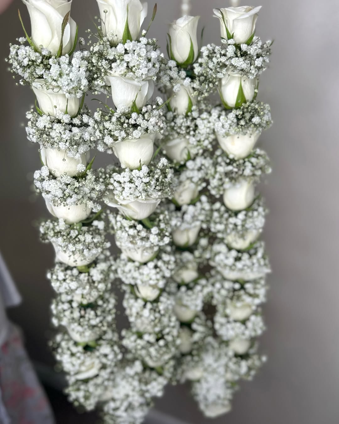White Rose and Baby's breath Garland (ONE)